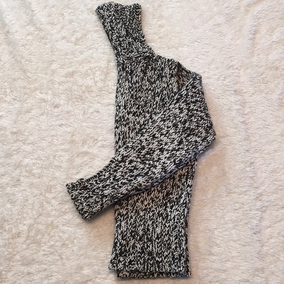 🎈SALE🎈The Limited chunky sweater.  Size Large. - Picture 3 of 5